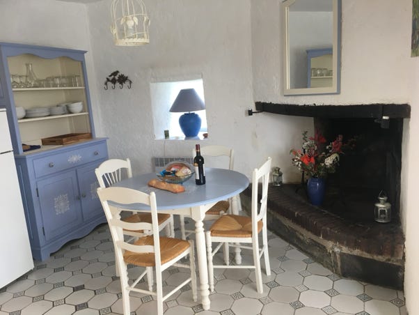 Orchard Cottage dining area
